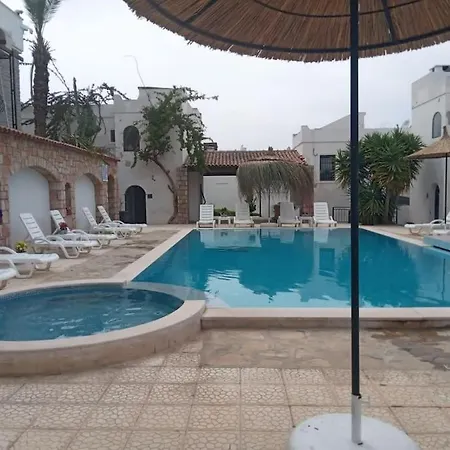 Cozy And Central With Shared Pool Near Beach In Apartment Bodrum