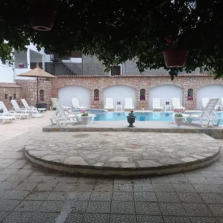 Cozy And Central With Shared Pool Near Beach In Apartment *