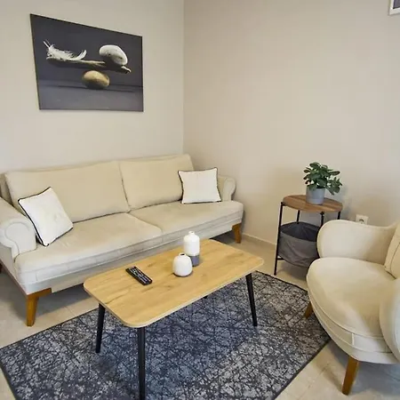 Cozy And Central With Shared Pool Near Beach In Apartment Bodrum