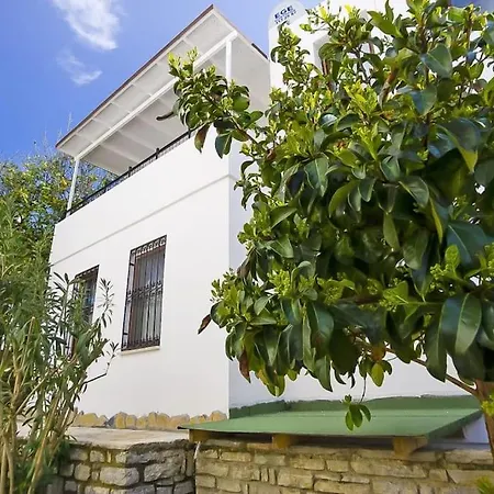 Cozy And Central With Shared Pool Near Beach In Apartment Bodrum
