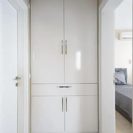 Cozy And Central With Shared Pool Near Beach In Apartment