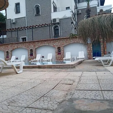 公寓 Cozy And Central With Shared Pool Near Beach In 博德鲁姆