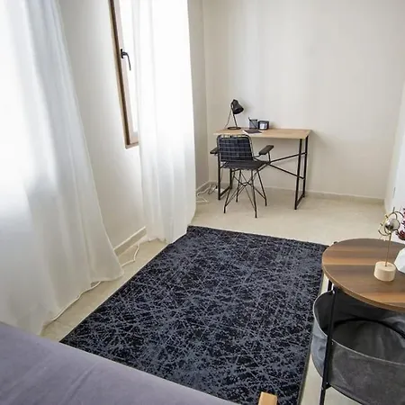 Cozy And Central With Shared Pool Near Beach In * 博德鲁姆